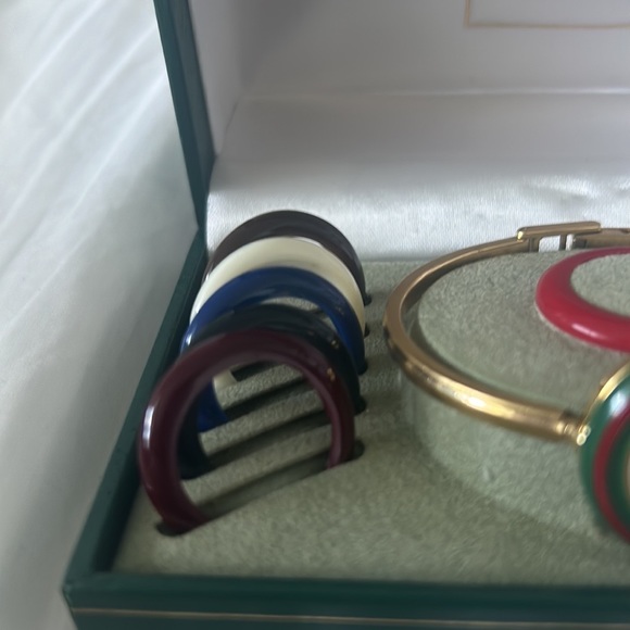 Gucci bezel watch, worn once - Picture 3 of 8